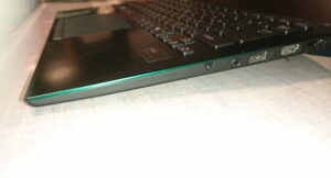 VAIO SX14-Rのパームレストの薄さ