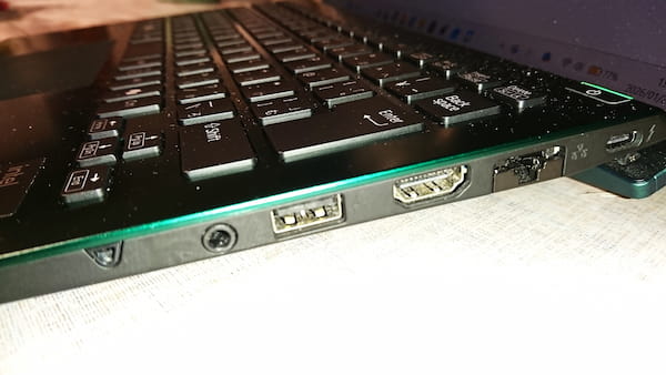 VAIO SX14-Rの端子 右側